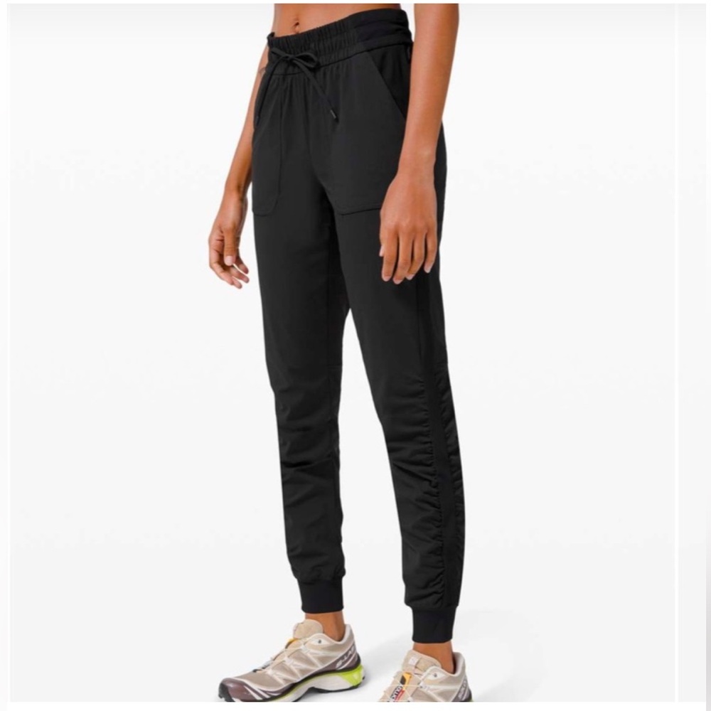 Lululemon Sz 10 Black Beyond The Studio Jogger Tapered Ruched Pant W5CZHS